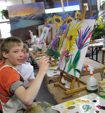 Big brother has often come to Aartz workshops and is quite the painter. He got to have fun painting 