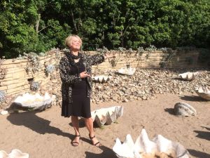 Ganna Walska used giant clamshells as decor in her gardens